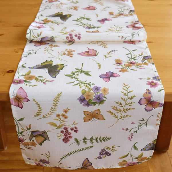 Štola 40x140 s květy a motýly