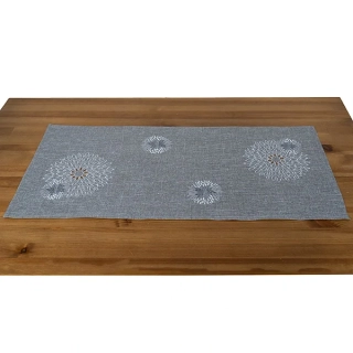 Konferenční ubrusšedý -kulaté vyšité ornamenty